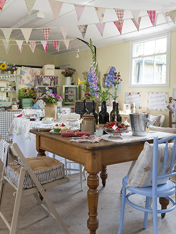 Country Homes & Interiors